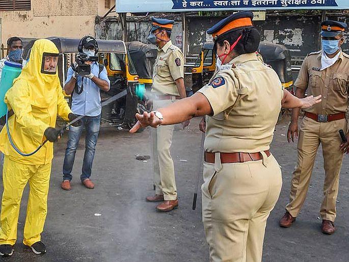 CoronaVirus News Maharashtra More than 18,000 police personnel infected with coronavirus 186 die | CoronaViru News: धक्कादायक! राज्यात आतापर्यंत 18 हजारहून अधिक पोलीस कर्मचाऱ्यांना कोरोनाची लागण, 186 जणांचा मृत्यू CoronaVirus News Maharashtra More than 18,000 police personnel infected with coronavirus 186 die | CoronaViru News: धक्कादायक! राज्यात आतापर्यंत 18 हजारहून अधिक पोलीस कर्मचाऱ्यांना कोरोनाची लागण, 186 जणांचा मृत्यू