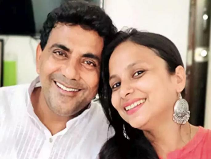 CoronaVirus, LockdownNews industrialist anand mahindra donates rs 4 lakh to selfless couple in mumbai | आनंद महिंद्रांनी मुंबईतल्या 'या' जोडप्याला डोनेट केले 4 लाख रुपये; कारण जाणून तूम्हीही कराल त्यांना सलाम CoronaVirus, LockdownNews industrialist anand mahindra donates rs 4 lakh to selfless couple in mumbai | आनंद महिंद्रांनी मुंबईतल्या 'या' जोडप्याला डोनेट केले 4 लाख रुपये; कारण जाणून तूम्हीही कराल त्यांना सलाम