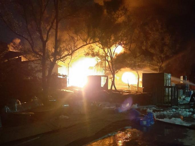 fire in godown at Awashi's Privy Company | लोटेतील प्रिवी कंपनीचे गोडावून आगीत भस्मसात fire in godown at Awashi's Privy Company | लोटेतील प्रिवी कंपनीचे गोडावून आगीत भस्मसात