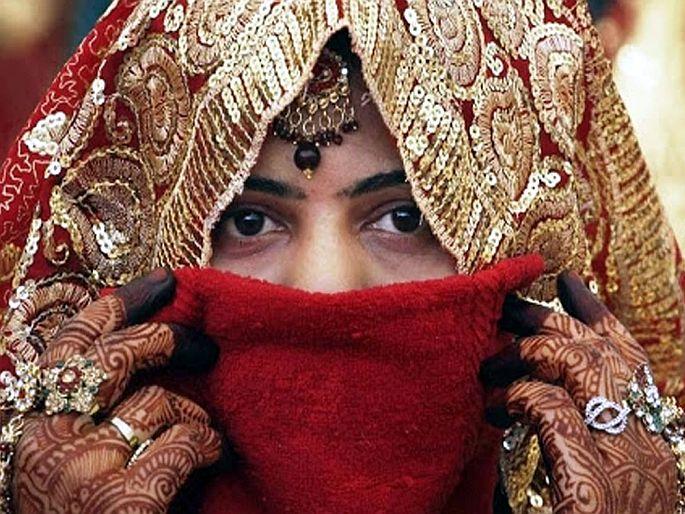 Uttar pradesh luteru navari marries 8 senior citizens in 10 years and fleece cash and jewellery  | लुटारू नवरी! 10 वर्षांत 8 जणांशी केलं लग्न, लाखो रुपयांचा घातला गंडा Uttar pradesh luteru navari marries 8 senior citizens in 10 years and fleece cash and jewellery  | लुटारू नवरी! 10 वर्षांत 8 जणांशी केलं लग्न, लाखो रुपयांचा घातला गंडा