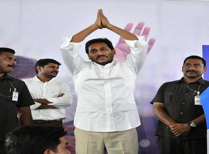 In Andhra, YSR Congress won 11 Municipal corporation | आंध्रात वायएसआर काँग्रेसने मिळविला ११ मनपात विजय In Andhra, YSR Congress won 11 Municipal corporation | आंध्रात वायएसआर काँग्रेसने मिळविला ११ मनपात विजय