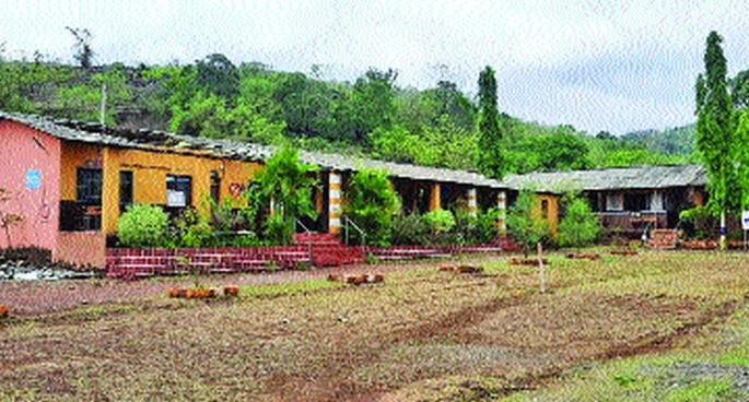 Storm hits schools, Anganwadis | वादळाचा म्हसळ्यातील शाळा, अंगणवाड्यांना फटका Storm hits schools, Anganwadis | वादळाचा म्हसळ्यातील शाळा, अंगणवाड्यांना फटका