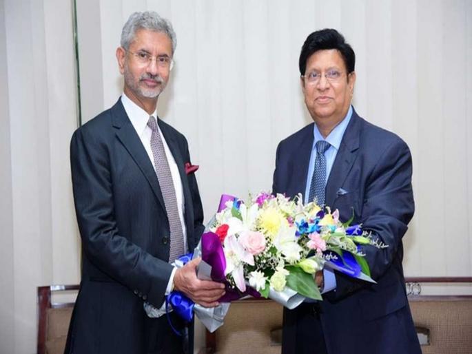 Bangladesh Asked India To Provide List Of Illegal Bangladeshis; Foreign Minister Momen's appeal to India | बांग्लादेशी घुसखोरांची यादी द्या त्यांना परत बोलावू; परराष्ट्रमंत्री मोमेन यांचं भारताला आवाहन 
