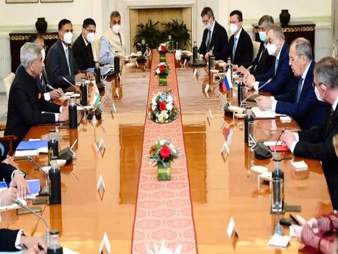 India-Russia talks moscow gives special offer to india huge discount on oil prices | India-Russia talks : रशियाची भारताला स्पेशल ऑफर! युद्ध काळातच लावरोव्ह यांनी दिला खास प्रस्ताव India-Russia talks moscow gives special offer to india huge discount on oil prices | India-Russia talks : रशियाची भारताला स्पेशल ऑफर! युद्ध काळातच लावरोव्ह यांनी दिला खास प्रस्ताव