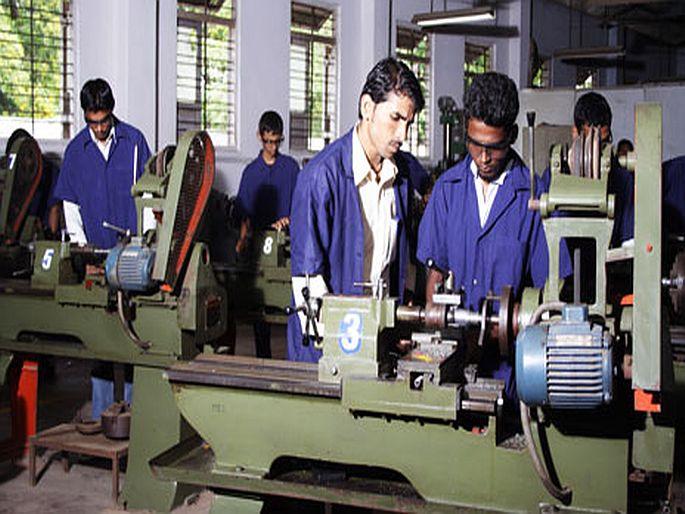 Time to repair of equipment on engineering professors in mumbai | अभियांत्रिकीच्या प्राध्यापकांवरच उपकरणे दुरुस्तीची वेळ, मुंबई विद्यापीठाच्या परिपत्रकांना महाविद्यालयांकडून केराची टोपली Time to repair of equipment on engineering professors in mumbai | अभियांत्रिकीच्या प्राध्यापकांवरच उपकरणे दुरुस्तीची वेळ, मुंबई विद्यापीठाच्या परिपत्रकांना महाविद्यालयांकडून केराची टोपली
