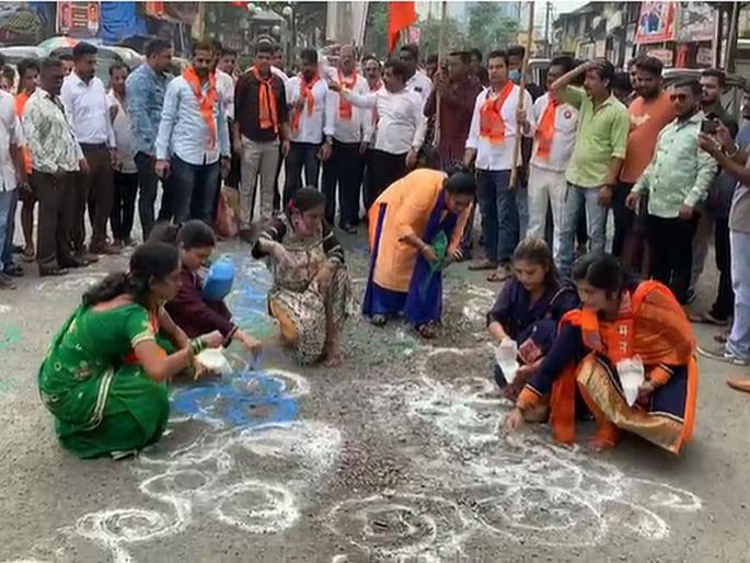 Pothole Issue in thane city MNS agitation against Municipal corporation | खड्ड्यांचे शहर, ठाणे शहर; सर आली धाउन, ठाण्यातले रस्ते गेले वाहून 