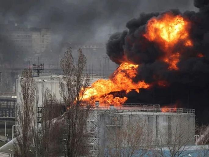 Russia-Ukraine War: Russia targets US weapons, fierce missile attack on Odesa | Russia-Ukraine War : रशियानं अमेरिकेच्या शस्त्रास्त्रांना केलं टार्गेट, Odesa वर भीषण मिसाइल हल्ला Russia-Ukraine War: Russia targets US weapons, fierce missile attack on Odesa | Russia-Ukraine War : रशियानं अमेरिकेच्या शस्त्रास्त्रांना केलं टार्गेट, Odesa वर भीषण मिसाइल हल्ला