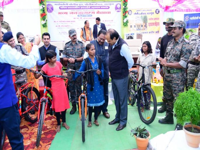 Got a bicycle, now go to school every day and become an officer says girls Ajit Pawar interacted with the students | "सायकल मिळाली, आता रोज शाळेत जायचं अन् अधिकारी बनायचं"; अजित पवारांनी साधला विद्यार्थिनींशी संवाद Got a bicycle, now go to school every day and become an officer says girls Ajit Pawar interacted with the students | "सायकल मिळाली, आता रोज शाळेत जायचं अन् अधिकारी बनायचं"; अजित पवारांनी साधला विद्यार्थिनींशी संवाद