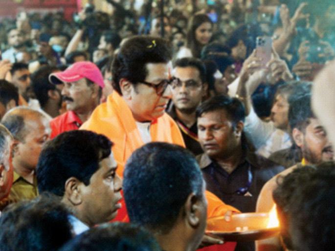 MNS Maha Aarti at Hanuman Temple in Pune; Raj's saffron shawl greets the community | पुण्यात मनसेची हनुमान मंदिरात महाआरती; राज यांचे भगव्या शालीतून समुदायाला अभिवादन MNS Maha Aarti at Hanuman Temple in Pune; Raj's saffron shawl greets the community | पुण्यात मनसेची हनुमान मंदिरात महाआरती; राज यांचे भगव्या शालीतून समुदायाला अभिवादन