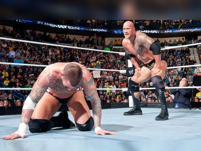The Rock returns to WWE SmackDown after 4 years; Targeting the austin theory | तब्बल 4 वर्षांनंतर WWE स्मॅकडाऊनमध्ये रॉक परतला; सुपरस्टारला टार्गेट करत दम दाखवला!