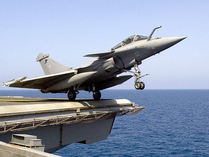 India China Standoff first batch of six rafale jets likely to arrive in india by july 27 | India China Standoff : आता चीनला रोखणार हा 'अजेय योद्धा', लवकरच हवाई दलाच्या ताफ्यात होणार दाखल India China Standoff first batch of six rafale jets likely to arrive in india by july 27 | India China Standoff : आता चीनला रोखणार हा 'अजेय योद्धा', लवकरच हवाई दलाच्या ताफ्यात होणार दाखल
