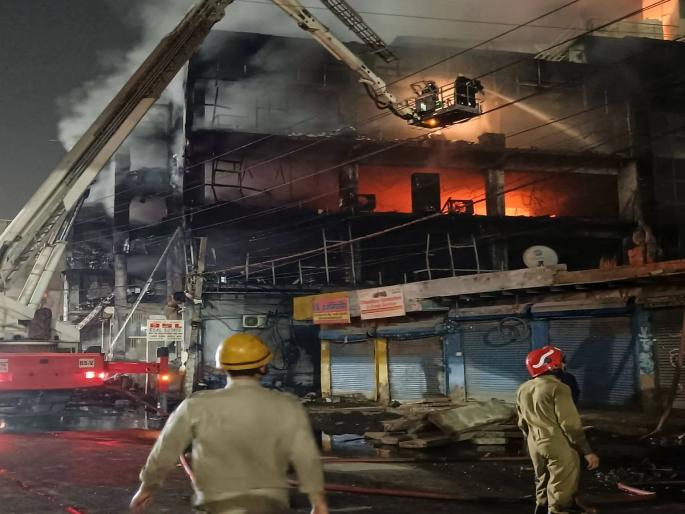 Delhi Mundka Fire Factory owner Varun and Harish's father amarnath also dies in fire | Delhi Mundka Fire : दिल्लीतील अग्नितांडवात फॅक्ट्री मालक वरुण आणि हरीश यांच्या वडिलांचाही होरपळून मृत्यू Delhi Mundka Fire Factory owner Varun and Harish's father amarnath also dies in fire | Delhi Mundka Fire : दिल्लीतील अग्नितांडवात फॅक्ट्री मालक वरुण आणि हरीश यांच्या वडिलांचाही होरपळून मृत्यू
