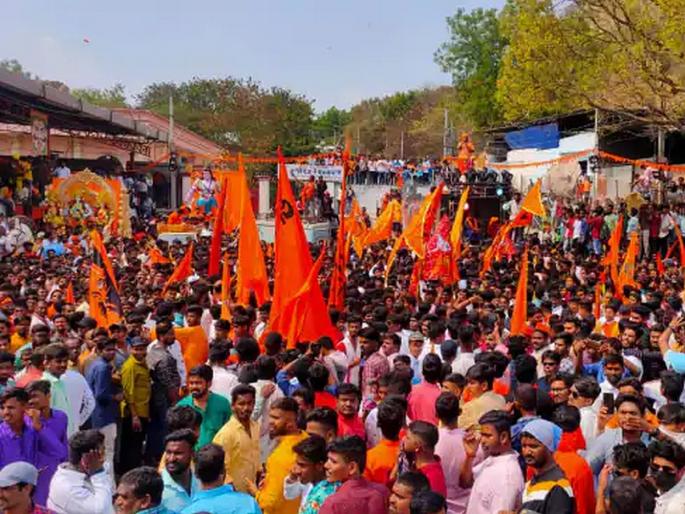 BJP mla T Raja singh singh controversial song in ram navami rally | 'जो राम का नाम ना ले उसको...'; रामनवमीच्या मिरवणुकीत भाजप आमदारानं गायलं वादग्रस्त गाणं BJP mla T Raja singh singh controversial song in ram navami rally | 'जो राम का नाम ना ले उसको...'; रामनवमीच्या मिरवणुकीत भाजप आमदारानं गायलं वादग्रस्त गाणं