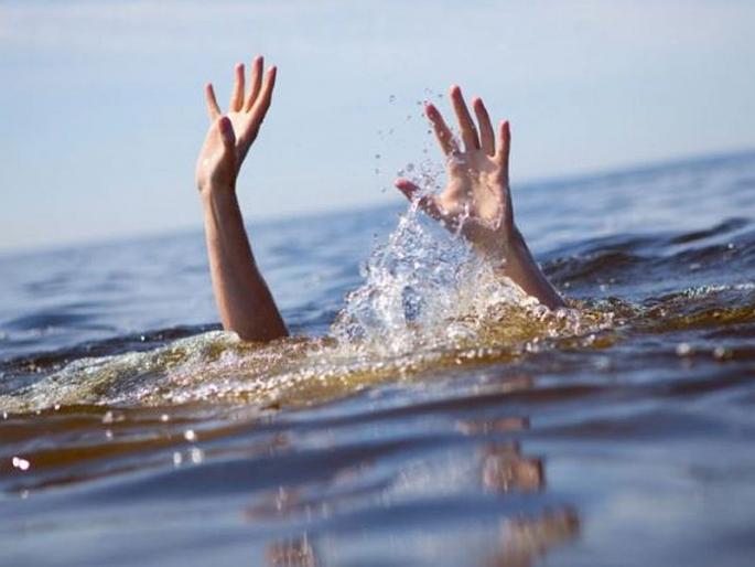 Two children die after falling into a deep pit at Antop hill CGS Colony | अँटॉप हिल सीजीएस कॉलनीमध्ये खड्ड्यात पडून दोन मुलांचा मृत्यू Two children die after falling into a deep pit at Antop hill CGS Colony | अँटॉप हिल सीजीएस कॉलनीमध्ये खड्ड्यात पडून दोन मुलांचा मृत्यू