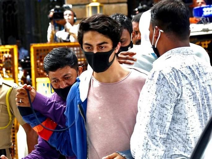 Biscuits eaten with water in prison, tea taken only on the first day; Eyewitness reports Aryan Khan's routine! | जेलमध्ये पाण्यासोबत खातो बिस्किट, फक्त पहिल्याच दिवशी घेतला चहा; प्रत्यक्षदर्शीनं सांगितली आर्यन खानची दिनचर्या! Biscuits eaten with water in prison, tea taken only on the first day; Eyewitness reports Aryan Khan's routine! | जेलमध्ये पाण्यासोबत खातो बिस्किट, फक्त पहिल्याच दिवशी घेतला चहा; प्रत्यक्षदर्शीनं सांगितली आर्यन खानची दिनचर्या!