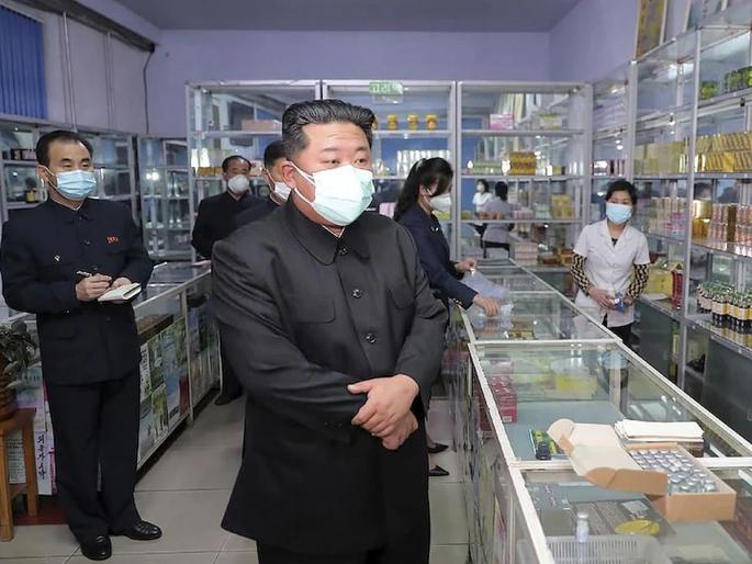 Corona's havoc in North Korea North Korea reports more than 2 lakh new fever cases amid corona virus crisis | Corona Virus : ना टेस्टिंगची सुविधा, ना व्हॅक्सीन..., 14 लाख लोक तापानं फणफणले; उत्तर कोरियात कोरोनाचा हाहाकार