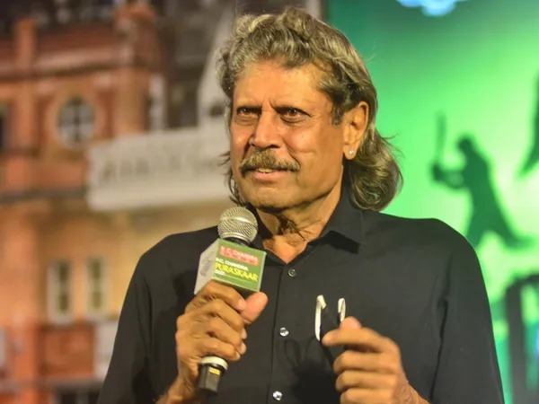 Kapil Dev reveals 'the big thing lacking' in report card of Ravi Shastri- Virat Kohli era | कपिल देव यांनी तयार केला रवी शास्त्री-विराट कोहलीचा रिपोर्ट कार्ड; एका गोष्टीसाठी कापले १० मार्क