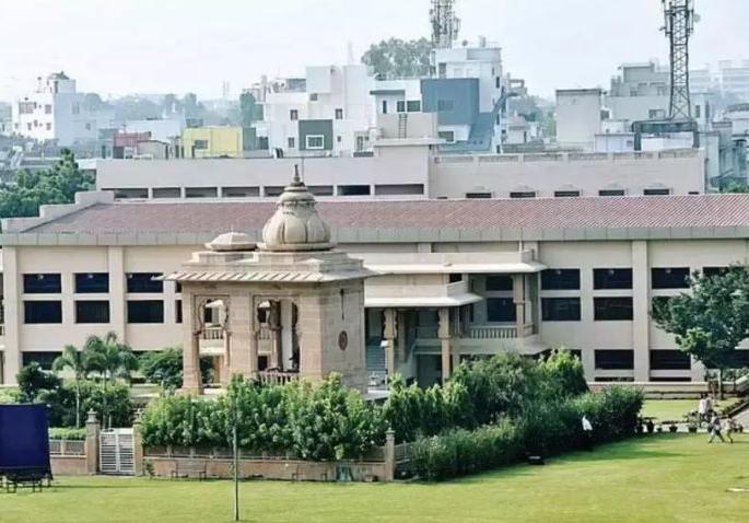 'Intellectual' from Sangh to Ministers, MLAs today; There is no certainty about the Shinde group | मंत्री, आमदारांना संघाकडून आज ‘बौद्धिक’; शिंदे गटाबाबत निश्चितता नाही 'Intellectual' from Sangh to Ministers, MLAs today; There is no certainty about the Shinde group | मंत्री, आमदारांना संघाकडून आज ‘बौद्धिक’; शिंदे गटाबाबत निश्चितता नाही