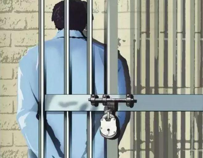 Such is the 'safe game' of corrupt officials; Private 'agents' hired to collect money | लाचखोर अधिकाऱ्यांचा असा आहे ‘सेफ गेम’; पैसे घेण्यासाठी ठेवतात खासगी ‘एजंट्स’