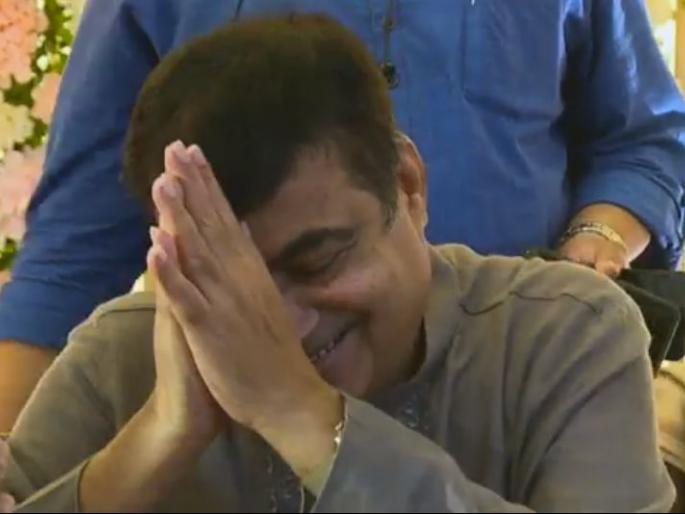 Housefull wishes to Nitin Gadkari on birthday | नितीन गडकरींना वाढदिवसाच्या ‘हाऊसफुल्ल’ शुभेच्छा Housefull wishes to Nitin Gadkari on birthday | नितीन गडकरींना वाढदिवसाच्या ‘हाऊसफुल्ल’ शुभेच्छा