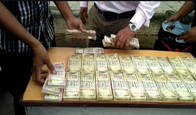 Onion trader took advantage of acquaintance, cheated cloth trader for 30 lakhs | कांदेव्यापाऱ्याने घेतला ओळखीचा फायदा, कपडा व्यापाऱ्याची ३० लाखांनी फसवणूक Onion trader took advantage of acquaintance, cheated cloth trader for 30 lakhs | कांदेव्यापाऱ्याने घेतला ओळखीचा फायदा, कपडा व्यापाऱ्याची ३० लाखांनी फसवणूक