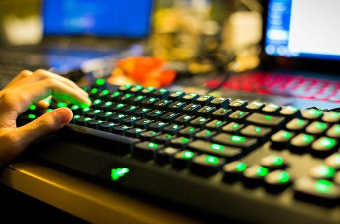 A woman is caught in the trap of bunty-bubbley in the sound of online 'game' | ऑनलाइन ‘गेम’च्या नादात बंटी-बबलीच्या जाळ्यात अडकली महिला A woman is caught in the trap of bunty-bubbley in the sound of online 'game' | ऑनलाइन ‘गेम’च्या नादात बंटी-बबलीच्या जाळ्यात अडकली महिला