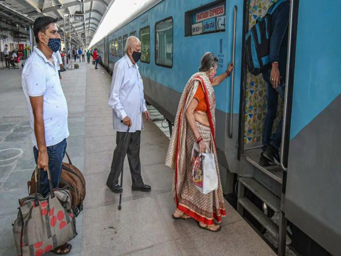 Senior citizens will again get ticket discount in railways | रेल्वेत पुन्हा मिळणार ज्येष्ठ नागरिकांना तिकिटाची सवलत Senior citizens will again get ticket discount in railways | रेल्वेत पुन्हा मिळणार ज्येष्ठ नागरिकांना तिकिटाची सवलत