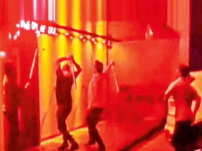 MNS riots at Ladies Bar in Panvel, case registered against 15 to 20 activists | पनवेलमधील लेडीज बारवर मनसेचे खळ्ळखट्याक, १५ ते २० कार्यकर्त्यांवर गुन्हा दाखल MNS riots at Ladies Bar in Panvel, case registered against 15 to 20 activists | पनवेलमधील लेडीज बारवर मनसेचे खळ्ळखट्याक, १५ ते २० कार्यकर्त्यांवर गुन्हा दाखल