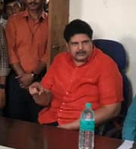 MLAs slapped to Mahavitaran engineer in Gandia | आमदारांनी लावली अभियंत्यांच्या कानशिलात; गाेंदियातील धक्कादायक प्रकार MLAs slapped to Mahavitaran engineer in Gandia | आमदारांनी लावली अभियंत्यांच्या कानशिलात; गाेंदियातील धक्कादायक प्रकार