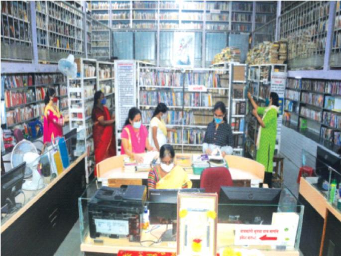 Coronavirus: Libraries started; Readers were overjoyed to receive the books | Coronavirus: वाचनालये झाली सुरू; पुस्तके मिळाल्याने वाचकांना झाला अत्यानंद