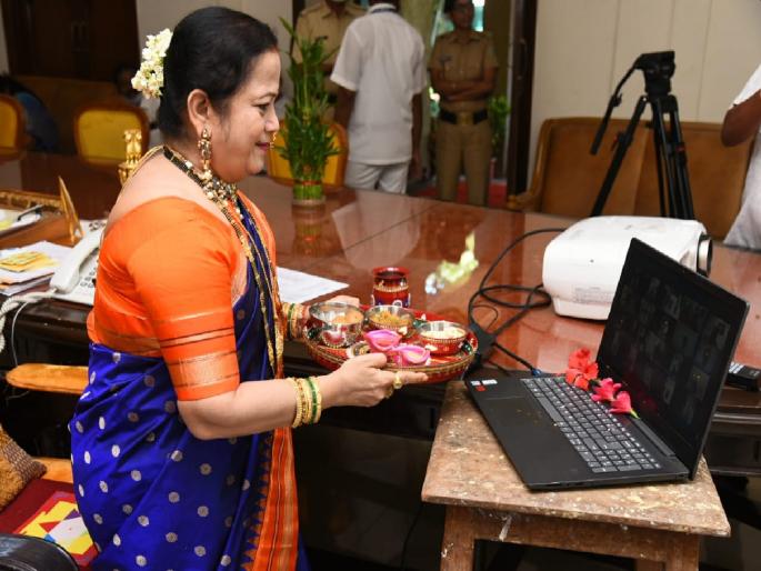 Diwali Celebration: Mumbai Mayor Kishori Pednekar celebrated online bhaubij Due to corona | कोरोनाच्या पार्श्वभूमीवर महापौर किशोरी पेडणेकर यांनी साजरी केली ऑनलाइन भाऊबीज