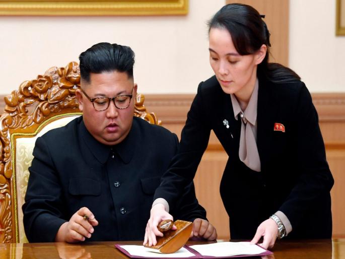 North Korean dictator Kim Jong Un in a coma; All rights given to his Sister | उत्तर कोरियाचा हुकूमशहा किम जोंग उन कोमात; सर्वाधिकार बहिणाला दिले North Korean dictator Kim Jong Un in a coma; All rights given to his Sister | उत्तर कोरियाचा हुकूमशहा किम जोंग उन कोमात; सर्वाधिकार बहिणाला दिले