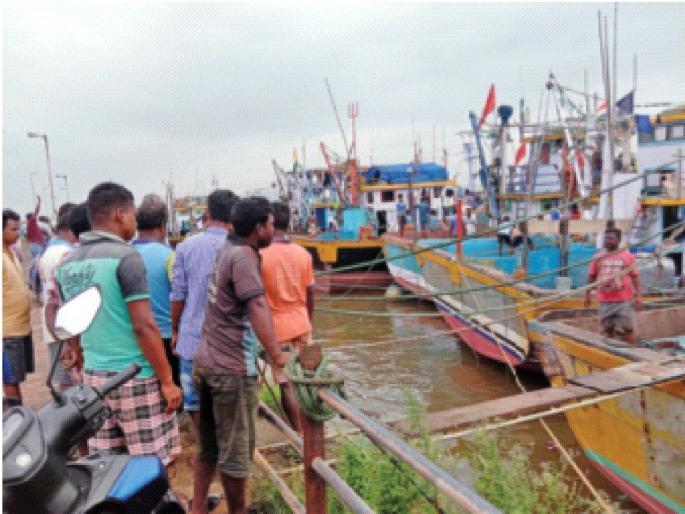 Crowd of citizens in Uran area in the market; 60% of people do not follow the rules | उरण परिसरातील नागरिकांची बाजारपेठेत  गर्दी; ६० टक्के लोक पाळत नाहीत नियम
