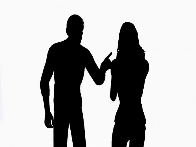 Wife stuck due to lockdown! Husband refuses to take home | लॉकडाऊनमुळे पत्नी अडकली माहेरीच! घरात घेण्यास पतीचा नकार Wife stuck due to lockdown! Husband refuses to take home | लॉकडाऊनमुळे पत्नी अडकली माहेरीच! घरात घेण्यास पतीचा नकार