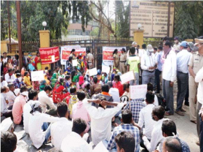 ‘Barvi’ victims hit MIDC headquarters; The question of rehabilitation of the villagers lingered | ‘बारवी’ग्रस्तांनी एमआयडीसी मुख्यालयावर दिली धडक; ग्रामस्थांच्या पुनर्वसनाचा प्रश्न रखडला ‘Barvi’ victims hit MIDC headquarters; The question of rehabilitation of the villagers lingered | ‘बारवी’ग्रस्तांनी एमआयडीसी मुख्यालयावर दिली धडक; ग्रामस्थांच्या पुनर्वसनाचा प्रश्न रखडला