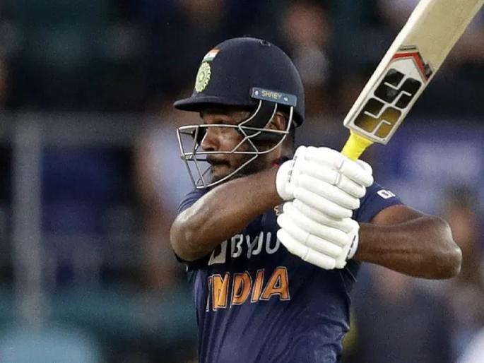 Jadeja was surrounded in the dressing room: Samson | ड्रेसिंग रूममध्ये जडेजाला घेरी आली होती : सॅमसन