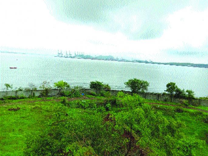 Due to the degradation of nature, the construction of the protection wall of Panaje is in difficulty! | निसर्गाच्या ऱ्हासामुळे पाणजेच्या संरक्षण भिंतीचे बांधकाम अडचणीत! Due to the degradation of nature, the construction of the protection wall of Panaje is in difficulty! | निसर्गाच्या ऱ्हासामुळे पाणजेच्या संरक्षण भिंतीचे बांधकाम अडचणीत!