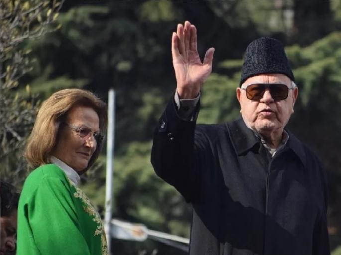 farooq Abdullah Made The Audience Laugh Because Of Corona Virus. | माजी मुख्यमंत्र्यांचं भर कार्यक्रमात विधान; “कोरोनामुळं बायकोचं चुंबनही घेतलं नाही, मग...” farooq Abdullah Made The Audience Laugh Because Of Corona Virus. | माजी मुख्यमंत्र्यांचं भर कार्यक्रमात विधान; “कोरोनामुळं बायकोचं चुंबनही घेतलं नाही, मग...”