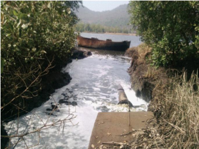 Leakage due to obstruction of sewer work; Companies in Mahad MIDC closed for 12 days | सांडपाणी वाहिनीचे काम रखडल्याने गळती; महाड एमआयडीसीतील कंपन्या १२ दिवस बंद Leakage due to obstruction of sewer work; Companies in Mahad MIDC closed for 12 days | सांडपाणी वाहिनीचे काम रखडल्याने गळती; महाड एमआयडीसीतील कंपन्या १२ दिवस बंद