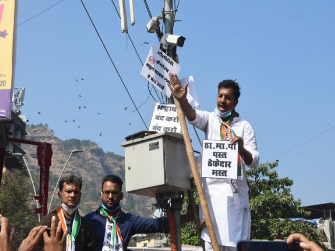 NCP's agitation against ruling Shiv Sena; Protest against mismanagement in the Municipal Corporation | सत्ताधारी शिवसेनेच्या विरोधात राष्ट्रवादीचं आंदोलन; महापालिकेतील भोंगळ कारभाराचा निषेध  NCP's agitation against ruling Shiv Sena; Protest against mismanagement in the Municipal Corporation | सत्ताधारी शिवसेनेच्या विरोधात राष्ट्रवादीचं आंदोलन; महापालिकेतील भोंगळ कारभाराचा निषेध