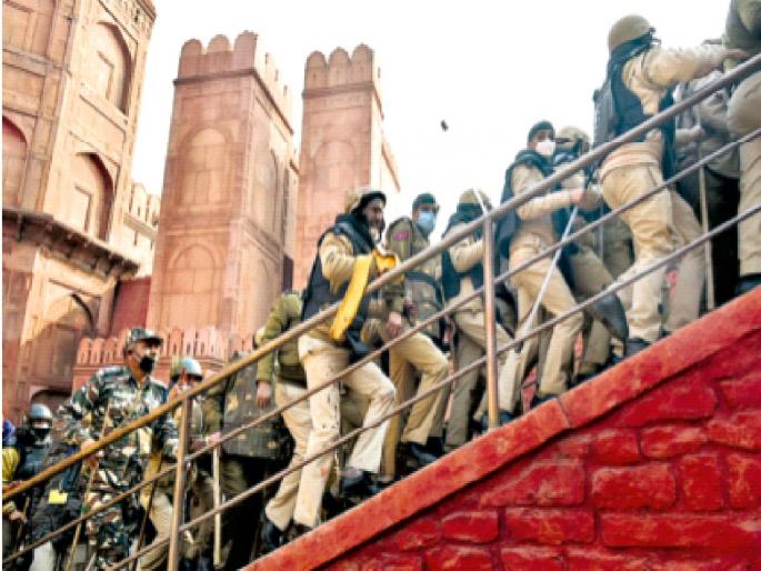 Farmers Agitation: Adequate security in Delhi; He called for the help of paramilitary forces | Farmers Agitation: दिल्लीत चोख बंदोबस्त; निमलष्करी दलाची कुमक बोलावली Farmers Agitation: Adequate security in Delhi; He called for the help of paramilitary forces | Farmers Agitation: दिल्लीत चोख बंदोबस्त; निमलष्करी दलाची कुमक बोलावली
