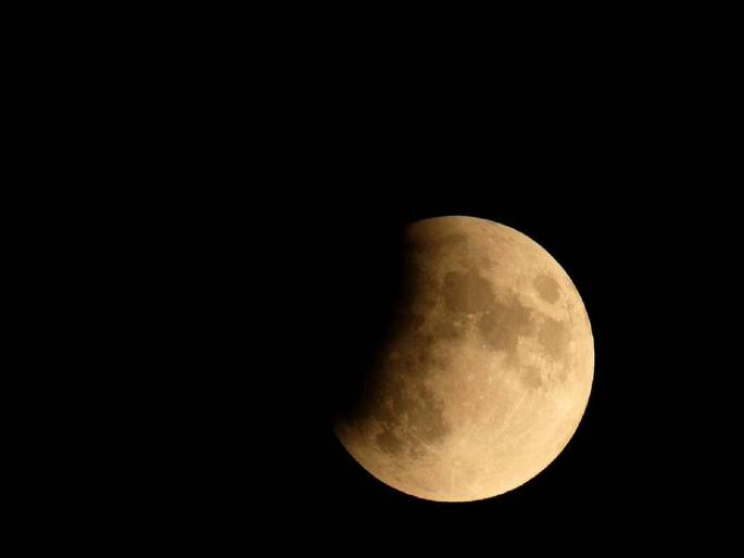 Eclipse and corona have nothing to do; Lunar eclipse will not be visible from India | ग्रहण आणि कोरोनाचा काहीही संबंध नाही; चंद्रग्रहण भारतातून दिसणार नाही Eclipse and corona have nothing to do; Lunar eclipse will not be visible from India | ग्रहण आणि कोरोनाचा काहीही संबंध नाही; चंद्रग्रहण भारतातून दिसणार नाही