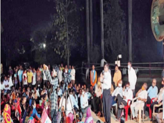 The fifth day of the Theya movement; No one, including Reliance officials, took notice | ठिय्या आंदोलनाचा पाचवा दिवस; रिलायन्सच्या अधिकाऱ्यांसह कोणीही घेतली नाही दखल The fifth day of the Theya movement; No one, including Reliance officials, took notice | ठिय्या आंदोलनाचा पाचवा दिवस; रिलायन्सच्या अधिकाऱ्यांसह कोणीही घेतली नाही दखल