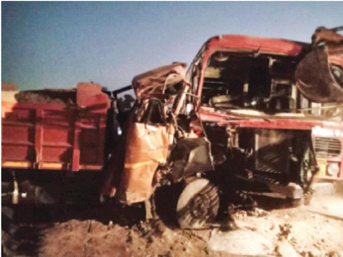Tempo hit ST at Nagaroli Fata in Mangaon; Death of tempo driver | माणगावमध्ये नगरोली फाटा येथे टेम्पोची एसटीला धडक; टेम्पो चालकाचा मृत्यू Tempo hit ST at Nagaroli Fata in Mangaon; Death of tempo driver | माणगावमध्ये नगरोली फाटा येथे टेम्पोची एसटीला धडक; टेम्पो चालकाचा मृत्यू