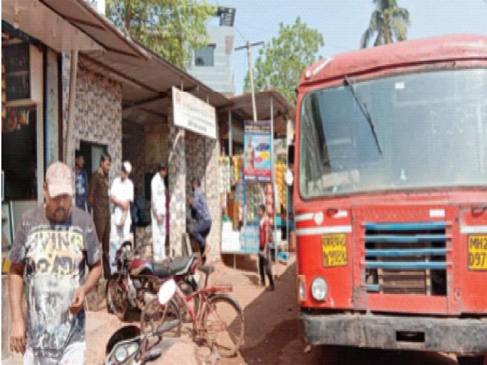 The condition of the disabled at Borlipanchatan station; Lack of wheelchairs and ramps is also a problem for seniors | बोर्लीपंचतन स्थानकावर दिव्यांगांचे हाल; व्हिलचेअर, रॅम्प नसल्याने ज्येष्ठांचीही गैरसाेय The condition of the disabled at Borlipanchatan station; Lack of wheelchairs and ramps is also a problem for seniors | बोर्लीपंचतन स्थानकावर दिव्यांगांचे हाल; व्हिलचेअर, रॅम्प नसल्याने ज्येष्ठांचीही गैरसाेय