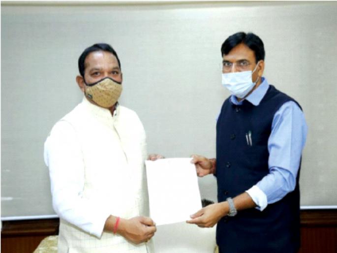 Shiv Sena opposes privatization of JNPCT; MPs call on Shipping Minister | ‘जेएनपीटी’च्या खासगीकरणाला शिवसेनेचा विरोध; खासदारांनी नौकानयन मंत्र्यांची घेतली भेट