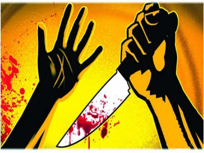 Wife strangled for not coming to village; The husband surrendered himself to the police | गावाला येत नसल्याने पत्नीची गळा चिरून हत्या; पती स्वत:हून पोलिसांच्या स्वाधीन  Wife strangled for not coming to village; The husband surrendered himself to the police | गावाला येत नसल्याने पत्नीची गळा चिरून हत्या; पती स्वत:हून पोलिसांच्या स्वाधीन