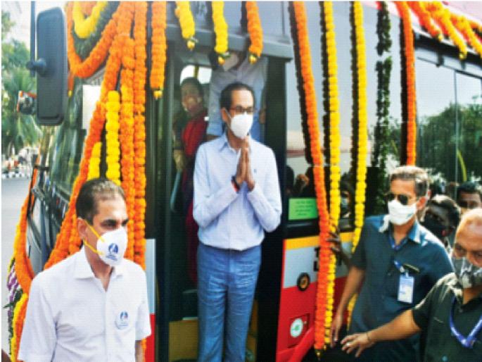 26 AC electric buses to serve Mumbaikars; Dedication at the hands of Chief Minister Thackeray | २६ एसी इलेक्ट्रिक बस मुंबईकरांच्या सेवेत रुजू; मुख्यमंत्री उद्धव ठाकरे यांच्या हस्ते लोकार्पण 26 AC electric buses to serve Mumbaikars; Dedication at the hands of Chief Minister Thackeray | २६ एसी इलेक्ट्रिक बस मुंबईकरांच्या सेवेत रुजू; मुख्यमंत्री उद्धव ठाकरे यांच्या हस्ते लोकार्पण