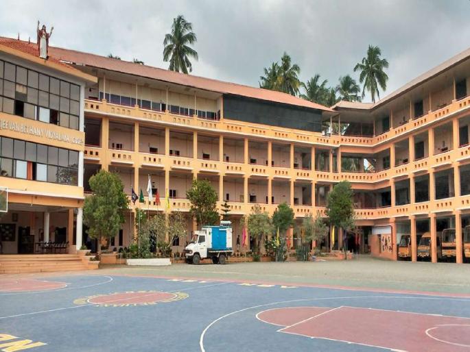 Exams called to school during Corona's time; Warning not to enter the next class | कोरोनाच्या काळात शाळेत बोलावून घेतली परीक्षा; पुढच्या वर्गात प्रवेश न देण्याचा दिला इशारा