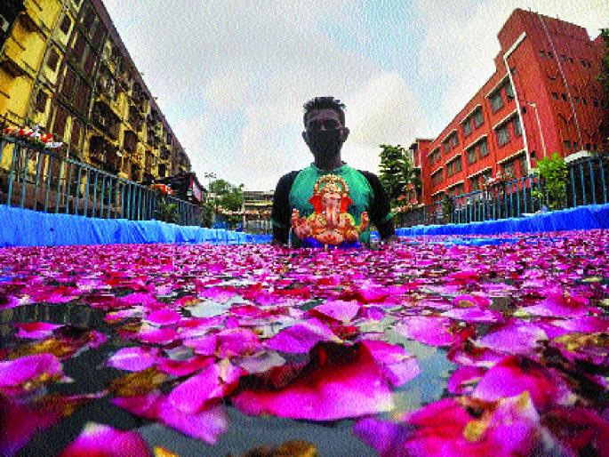 A heartfelt message to the father of five days | पाच दिवसांच्या बाप्पाला भावपूर्ण निरोप A heartfelt message to the father of five days | पाच दिवसांच्या बाप्पाला भावपूर्ण निरोप